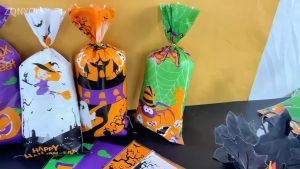 ถุงของขวัญฮาโลวีน ถุงพลาสติกบิสกิตคุกกี้ แพ็ค 50 ใบ 4 แบบพร้อมลวดทองมัดปากถุง