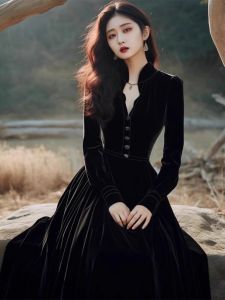 ชุดราตรียาวสีดำผ้ากำมะหยี่สไตล์ฝรั่งเศสย้อนยุค เดรสยาวสีดำวินเทจหรูหราสำหรับงานเลี้ยงวันเกิด เดรสยาวปานกลางสีดำ ชุดราตรียาววินเทจหรูหราสำหรับผู้หญิง