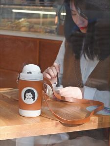 Zowoki X8 Thermos Drinking Bottle with Straw (580ml)