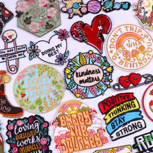 Khẩu Hiệu Hoạt Hình Tình Yêu Sắt Trên Miếng Dán Thêu Keo Dán Nhiệt Polyester Miếng Dán Cho Quần Áo Dán