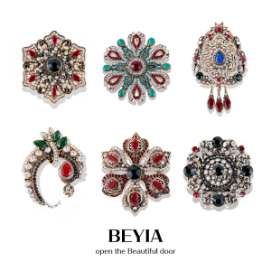 Baroque Retro Crystal Chest Pin เครื่องประดับแฟชั่นสําหรับผู้ชายและผู้หญิงโลหะผสม Silver Gold Plated Base Stylish Court Design