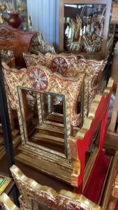 กรอบตราตั้ง A4 แนวตั้ง ลายธรรมจักร 43x59 cm พร้อมกระจก กรอบใส่ประกาศนียบัตร วุฒิบัตร ปริญญาบัตร ใบเกียติคุณ ไม้แกะสลัก ปิดทองเปลว ส่องประกายสุกเปล่ง ตกแต่งกระจกหลากสี