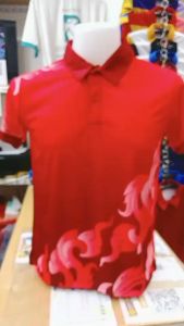 เสื้อโปโลพิมพ์ลายกนกสีแดง8