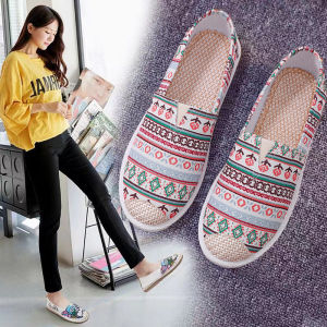 Beijing Ladies Canvas Shoes Soft Bottom Flat Footwear Breathable Casual Foot Cover for Middle Aged And Elderly Women