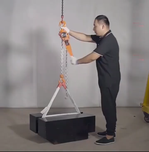 รอกโซ่ 1-3 ตัน 1.5-3 เมตร รอกโซ่แบบมือโยก เหล็กแมงกานีส ทนต่อการกัดกร่อนของส ตัวโซ่หมุนได้รอบไม่ติดขัด ของแท้ มีรับประกัน สินค้าพร้อมส่ง