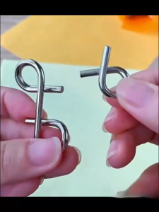 Đồ chơi mở khóa thông minh có hộp riêng từng loại giúp bé tư duy logic