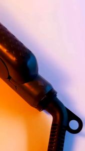 Catok Pelurus Rambut HC-04 Profesional Hair Straightener Temperatur Suhu\\n\\n Apa Itu Aksesoris Penata Rambut?\\n\\nAksesoris penata rambut adalah alat-alat yang digunakan untuk merawat dan mempercantik rambut. Salah satu alat tersebut adalah catok pelurus rambut, yang biasanya digunakan untuk membuat rambut menjadi lurus dan mengkilap. Catok pelurus rambut HC-04 adalah alat profesional yang dirancang khusus untuk memberikan hasil rambut yang sempurna.\\n\\n Mengapa Memilih Alat Pelurus Rambut HC-04?\\n\\nAlat pelurus rambut HC-04 adalah pilihan yang tepat karena memiliki berbagai fitur yang memudahkan penggunaannya. Beberapa alasan mengapa Anda harus memilih alat pelurus rambut HC-04 adalah sebagai berikut:\\n\\n- **Desain ergonomis**: Alat pelurus rambut HC-04 dirancang dengan ergonomis, sehingga mudah digunakan dan nyaman untuk dipegang.\\n- **Berbagai pilihan suhu**: Alat pelurus rambut HC-04 memiliki berbagai pilihan suhu, sehingga Anda dapat menyesuaikan suhu sesuai dengan jenis rambut Anda.\\n- **Pemanasan cepat**: Alat pelurus rambut HC-04 memiliki pemanasan cepat, sehingga Anda dapat segera menggunakan alat tersebut setelah dinyalakan.\\n\\n Kelebihan dan Kekurangan Alat Pelurus Rambut HC-04\\n\\nAlat pelurus rambut HC-04 memiliki beberapa kelebihan dan kekurangan sebagai berikut:\\n\\n Kelebihan\\n\\n- **Desain ergonomis**: Alat pelurus rambut HC-04 dirancang dengan ergonomis, sehingga mudah digunakan dan nyaman untuk dipegang.\\n- **Berbagai pilihan suhu**: Alat pelurus rambut HC-04 memiliki berbagai pilihan suhu, sehingga Anda dapat menyesuaikan suhu sesuai dengan jenis rambut Anda.\\n- **Pemanasan cepat**: Alat pelurus rambut HC-04 memiliki pemanasan cepat, sehingga Anda dapat segera menggunakan alat tersebut setelah dinyalakan.\\n\\n Kekurangan\\n\\n- **Harga**: Alat pelurus rambut HC-04 mungkin lebih mahal dibandingkan dengan alat pelurus rambut lainnya di pasaran.\\n- **Perawatan**: Alat pelurus rambut HC-04 memerlukan perawatan yang lebih intensif dibandingkan dengan alat pelurus rambut lainnya.\\n\\n Cara Menggunakan Catok Pelurus Rambut Profesional\\n\\nBerikut adalah langkah-langkah menggunakan catok pelurus rambut HC-04:\\n\\n1. **Siapkan rambut**: Sebelum menggunakan catok pelurus rambut, pastikan rambut Anda sudah bersih dan kering.\\n2. **Atur suhu**: Atur suhu catok pelurus rambut sesuai dengan jenis rambut Anda. Jika rambut Anda tipis dan halus, gunakan suhu rendah. Jika rambut Anda tebal dan kasar, gunakan suhu tinggi.\\n3. **Mulai meluruskan rambut**: Mulailah meluruskan rambut Anda dengan catok pelurus rambut HC-04. Mulai dari ujung rambut dan geser ke arah akar rambut.\\n4. **Gunakan produk pelindung rambut**: Gunakan produk pelindung rambut saat menggunakan catok pelurus rambut HC-04 untuk melindungi rambut Anda dari panas.\\n\\n Mengatur Suhu pada Hair Straightener Suhu Tinggi\\n\\nUntuk mengatur suhu pada hair straightener suhu tinggi HC-04, ikuti langkah-langkah berikut:\\n\\n1. **Hidupkan alat**: Hidupkan alat pelurus rambut HC-04.\\n2. **Pilih suhu**: Pilih suhu yang sesuai dengan jenis rambut Anda.\\n3. **Tunggu hingga panas**: Tunggu hingga alat panas sebelum digunakan.\\n\\n Tips Menggunakan Alat Penata Rambut untuk Rambut Panjang\\n\\nBerikut adalah beberapa tips menggunakan alat penata rambut untuk rambut panjang:\\n\\n- **Bagi rambut menjadi bagian-bagian kecil**: Bagi rambut menjadi bagian-bagian kecil agar lebih mudah meluruskan rambut.\\n- **Gunakan produk pelindung rambut**: Gunakan produk pelindung rambut saat menggunakan alat penata rambut untuk melindungi rambut Anda dari panas.\\n- **Jangan terlalu sering menggunakan alat penata rambut**: Jangan terlalu sering menggunakan alat penata rambut untuk menghindari kerusakan rambut.\\n\\n Perawatan dan Perawatan Alat Pelurus Rambut HC-04\\n\\nBerikut adalah beberapa langkah perawatan dan perawatan alat pelurus rambut HC-04:\\n\\n Cara Membersihkan Alat Pelurus Rambut HC-04\\n\\nUntuk membersihkan alat pelurus rambut HC-04, ikuti langkah-langkah berikut:\\n\\n1. **Matikan alat**: Matikan alat pelurus rambut HC-04.\\n2. **Diamkan hingga dingin**: Diamkan alat hingga dingin sebelum membersihkannya.\\n3. **Bersihkan dengan kain**: Bersihkan alat dengan kain lembut.\\n\\n Tips Mempertahankan Kualitas Alat Pelurus Rambut HC-04\\n\\nBerikut adalah beberapa tips mempertahankan kualitas alat pelurus rambut HC-04:\\n\\n- **Simpan di tempat yang aman**: Simpan alat pelurus rambut HC-04 di tempat yang aman dan kering.\\n- **Jangan terlalu sering menggunakan alat**: Jangan terlalu sering menggunakan alat pelurus rambut HC-04 untuk menghindari kerusakan alat.\\n- **Gunakan produk pelindung rambut**: Gunakan produk pelindung rambut saat menggunakan alat pelurus rambut HC-04 untuk melindungi rambut Anda dari panas.\"