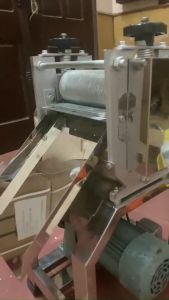 Máy lạng bì - Máy chia nhỏ miếng bì thành các miếng mỏng 1li như tờ giấy