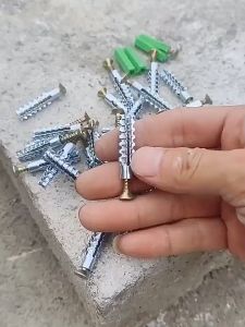 100/200ชุด ชุดสกรูยึดผนังเหล็กกล้างานหนัก - สกรูเกลียวปล่อยท่อขยายตัวแบบเหล็กกล้า - ชุดสกรูยึดผนังเหล็กกล้าคาร์บอน - สกรูขยายแบบมีหนามหยัก - ปลั๊กเจาะสำหรับยึดผนังคอนกรีต สกรูเกลียวปล่อยขยายท่อโลหะ