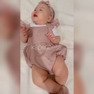 {\n \"article\": \" COD Biru Denim Setelan Baju Bayi 0-6-12 Bulan Newborn Jumpsuit Anak Romper Bayi Jumper Warna Denim Terlaris 2023 Korean Style Bahan Toyobo Adem Lembut Model Jumpsuit Kutung Terbaru KA182