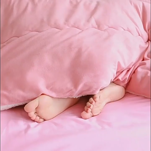 Safety Needle-Free Quilt Fixing Buckle Quilt Cover Quilt Cover Sheet Fixing Anti-Slip Anti-Running Quilt Fixing Prevent cold in air-conditioned rooms + prevent mildew in rainy season + prevent suffocation in seconds