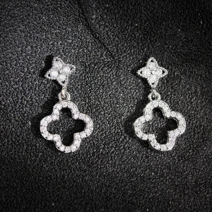 Creative Clover Design Fashionable Earrings for Womens Daily Parties Banquet Classic Versatile Free Shipping Items E8097bb