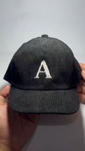 Topi Anak Cewek Cowok Usia 6 Bulan - 3 Tahun INISIAL A-Z Warna BROKEN WHITE/COKLAT Dan Hitam Bahan Korduroy