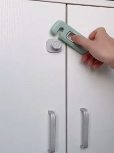 Payoe Baby Safety Lock: Kunci Kulkas Pintu & Pengaman Laci Pintu Serbaguna