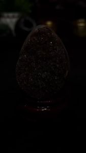 💯天然异象满天星龙蛋 闪闪亮亮✨ 一颗颗爆花晶体🌸 🆓附送底座 "100% natural phenomenon: Starry Sky Dragon Egg sparkling with crystal bursts 🌸. Comes with a free base." 龙蛋高: 7cm 宽: 5x5.5cm 净重: 0.25kg 含底座高: 9cm 底座宽: 5.5cm 0.28kg