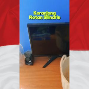 Keranjang Rotan / Rattan Multifungsi Silindris Tangkai Samping Warna Natural uk. 26X17 cm