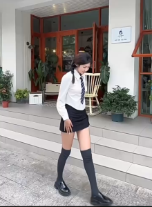 Tất Qua Gối Nhiều Màu Sắc Tha Hồ Cho Chị Em Lựa Chọn Để Phối Đồ Cực Xinh Cực Quyến Rũ Là Chiếc Tất Nên Có Trong Tủ