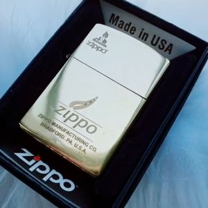 Bật Lửa Zippo Biểu Tượng Ngọn Lửa Manufacturing Mộc Đáy Ngược Đời La Mã XIII ( Tặng Kèm Phụ Kiện)
