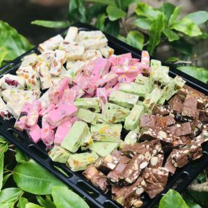 (500GR) KẸO NOUGAT HẠNH PHÚC VÔ CÙNG THƠM NGON ĐẶC BIỆT ĐƯỢC LÀM HANDMADE 100% TỪ CÁC LOẠI HẠT DINH DƯỠNG VÀ TRÁI CÂY SẤY NHẬP KHẨU. KẸO CÓ VỊ CHUA CHUA NGỌT NGỌT BÉO BÙI CHINH PHỤC ĐƯỢC CẢ NHỮNG THỰC KHÁCH KHÓ TÍNH NHẤT healthyfood3B ngucoc granola