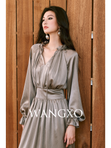 WANGXO | Đầm Dài Tay Voan Họa Tiết Thắt Dây eo V-Neck Có Nếp Ly