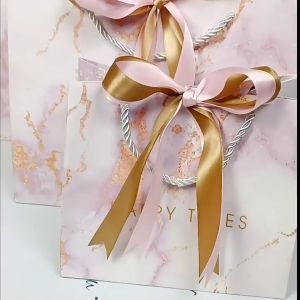 Tas Kado Paper Bag Tebal Premium Hari Valentine Tas Hadiah Sepatu Pakaian Tas Souvenir PAPER BAG MEWAH MOTIF CANTIK PREMIUM GREEN + PITA Tas Paperbag Paper Bag Kertas Karton With Ribbon dengan Pita Motif Aneka Warna Warni Untuk Kado Hadiah Gift