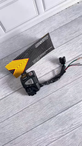 Saklar Kiri Vario 160 ABS CBS HI/LOW Dim Hazard Klakson Sen Honda Vario 160 ABS 2021 2022 2023 2024 2025 Saklar Kiri VARIO160 NEW HAZARD + Tombol Flash Tembak HI LOW Holder ALL NEW V160 Saklar Kiri Pas Beam On Off Hazard Klakson 4in1 PLUS KABEL SOKET PNP