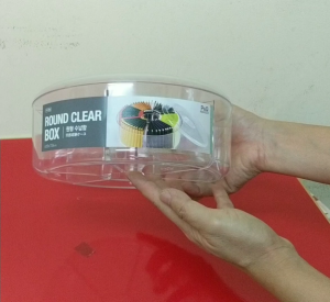 Hộp nhựa tròn trong suốt chia nhiều ngăn (6 ngăn) có nắp đường kính 20cm cao 6cm. P1254