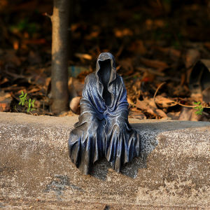 Gothic Dark Wind KSU Lu Devil Black Robe Monk Statue Satan Sitting Sculpture Resin Decoration Statue