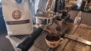 Second Crack Dark Roast": "เมล็ดกาแฟ อาราบิก้า คั่วเข้ม หอม เข้มขน หลายชนิด 500 กรัม",