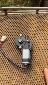 Mô tơ lên kính xe ô tô hino 300 500  24v 7 răng phổ biến cao cấp cho các loại xe ô tô thùng