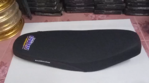 เบาะมอเตอร์ไซค์ เบาะแต่ง Spark 135/Spark135i โลโก้เจ๊ฝ้าย พร้อมจบ