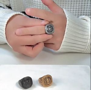 Kemstone แหวนสแตนเลสสิงโตลายขวางสำหรับผู้ชายฮิปฮอปวงแหวนขนาดใหญ่อัญมณี