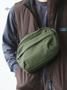 Lanspace Nylon Single Shoulder Bag Casual Outdoor Travel Crossbody Bag for Men Lightweight Soft Handle Zipper Closure