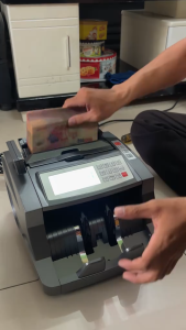 Máy đếm tiền hoshico 4700C máy đếm tổng ra số tiền mini phát hiện tiền giả UV japan 2026