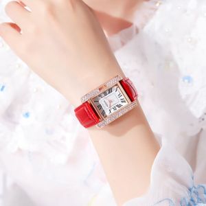 นาฬิกาควอทซ์ที่เรียบง่าย สำหรับผู้หญิง [โปร 1 แถม 1 นาฬิกา+ถ่าน] ระดับไฮเอนด์