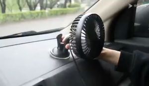 Quạt đơn dùng trên bàn làm việc hoặc gắn trên taplo kính xe sau ghế xe ô tô