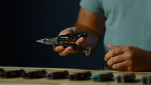 Leatherman Signal 19-in-1 Multi-Tool Camp & Hike 420HC Steel Blade Ferro Rod & Emergency Whistle 25-Year Warranty