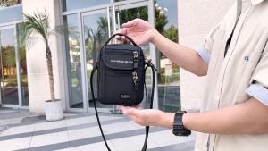 Techdoo Tas Selempang Pria Waterproof Tas Slempang Pria Mini Sling Bag Pouch Waist Bag Pria Casual Keren TS723