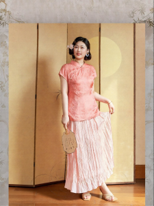 plusmall | Bộ Áo Sơ Mi và Chân Váy Cổ Lụa Bóng Pha Rayon Jacquard