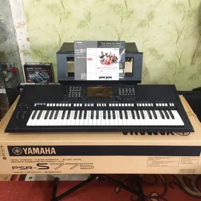 YAMAHA PSR S-775 KEYBOARD || Like New