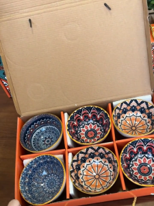 Ceramic Rice Bowls Tableware Camellia Pattern Design Japanese style Ceramic Bowl Gift Box Set for Yourself or As A Gift (With Chopsticks)