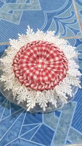 หมอนฟักทองแต่งลูกไม้ ขนาด 6 นิ้ว ลายตาราง งานฝีมือเย็บอย่างมีคุณภาพ