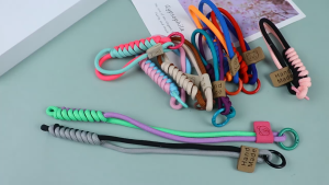 สายคล้องโทรศัพท์มือถือแบบถักแฟชั่นน่ารักสายคล้องข้อมือป้องกันการสูญหายสายห้อยโทรศัพท์อเนกประสงค์สายคล้องสีลูกกวาด