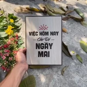 Tranh treo tường gỗ trang trí TBIG007: Việc hôm nay chớ để ngày mai nhận thiết kế theo yêu cầu
