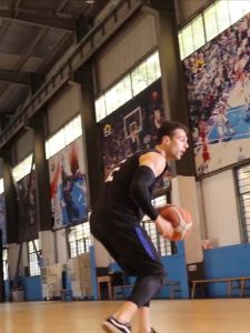 1pcs Piece Compression Sleeves Knee Basketball Brace Elastic Kneepad Protective Gear Full Length Leg Compression Sleeve Cycling Leg Support Volleyball