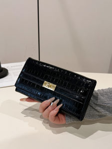 Large Capacity Long Wallet for Women Trendy Crocodile Pattern European Style Handheld Bag Multi-Card Slot Secure Buckle Design