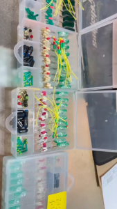 HỘP PHỤ KIỆN LÀM TRỤC CÂU ĐÀI KEM DÂY PE ĐẦU CẦN BỘ 10 MÓN CHUYÊN CHÉP RÔ XANH TRONG VỚI SỮA