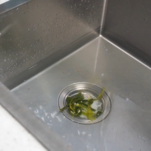 Laoguajia Powerful Pipe Dredging Powder 300g Clear Clogged Drains Antibacterial & Deodorizing Cleaner for Kitchen Sink Floor Trap & Toilet Dissolve Grease and Hair Blockaged老管家强力管道疏通剂 300 克,疏通堵塞下水道,除菌消臭,厨房地漏马桶管道油污毛发堵塞清洁粉末