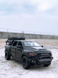 Sound & Light Pullback Car Model Toy 1/32