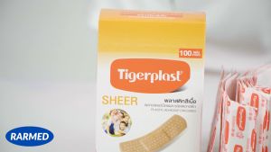 Băng cá nhân màu da Tigerplast Sheer vết thương rách trầy nhỏ - Hộp 100 cái